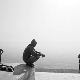 Penser avant de s&rsquo;indigner